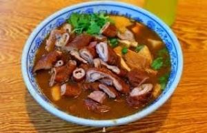 管哥也是個老吃家！管澤元：吃腸頭真不能洗得太干凈啊，要不然不香