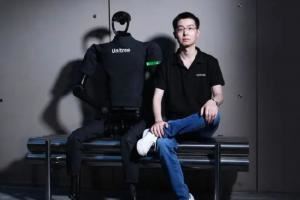 宇樹科技創(chuàng)始人：2026春晚《武BOT》的高協(xié)同集群控制技術(shù)是全球首秀