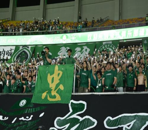 新華社：浙江隊(duì)訂購(gòu)了3000件主場(chǎng)球迷版球衣，賽程未過(guò)半就售空