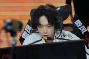 Shanks：Rookie選手對線打得很好，他的卡牌玩得很好