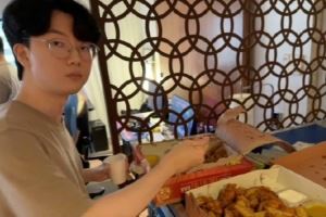 BLG發(fā)布選手動態(tài)：掉落一個訓(xùn)練室角落里努力干飯的AD