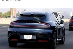 雷軍：目前暫時沒有進入美國市場的計劃美國加州上的YU7估計是同行的對標車