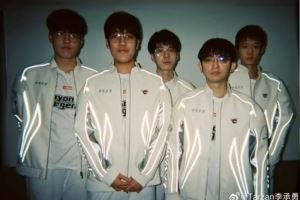 昨日賽后Tarzan被粉絲線下說“下一把請打好一點”，愛笑發(fā)言保護