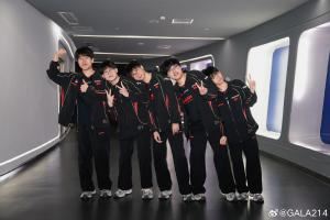 GALA：“兄弟們明天決賽加油！JDG去巴西啦！”