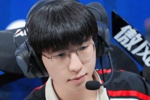 Elk：我覺得輸?shù)哪莾删钟⑿凼炀毝葲]那么夠，然后失誤比較多