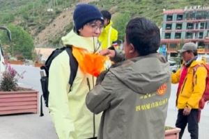 鍋盔更新動態(tài)：華鈺zika帶著掘墓的拐杖接著往前沖