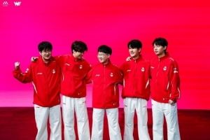 WE分享主宣拍攝花絮：笑得開心更要打得漂亮！加油