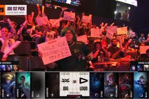 何意味巴西現(xiàn)場觀眾舉牌：“GALA??！JACKEYLOVE你父親！”