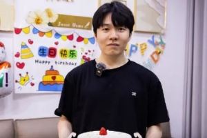 IG發(fā)布Rookie生日開(kāi)箱vlog：內(nèi)含限定眼鏡版本