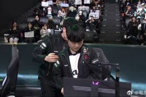 管澤元：今年最激情的一個(gè)Bo5了吧許哥養(yǎng)上野小，上野養(yǎng)許哥老