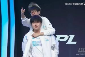 威朗普我們走！兩年前的今天Bin在LPL的舞臺背著Xun出場！