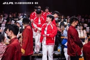 LPL發(fā)布電競春晚現(xiàn)場返圖：紅包納福來，紅裝添喜氣！
