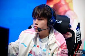 去找趙大哥訴苦NGA網友發(fā)帖：Bin疑似與領隊吵架提包離開基地