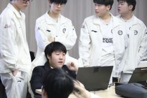 程璐回來有救嗎iG遭WBG橫掃，吧友們?nèi)绾卧u價iG本場比賽表現(xiàn)