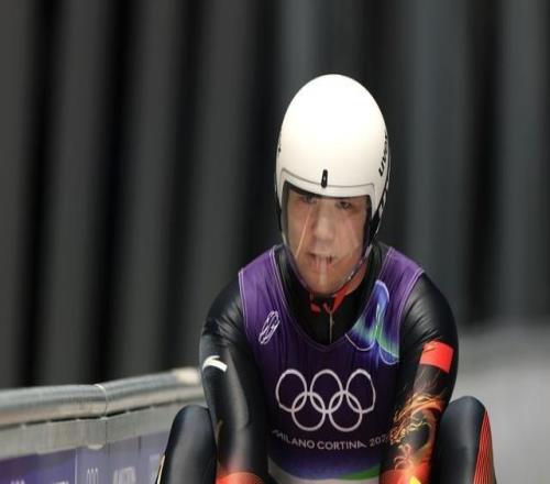 四次滑行、四破紀(jì)錄！德國選手朗根漢摘得雪橇男子單人金牌