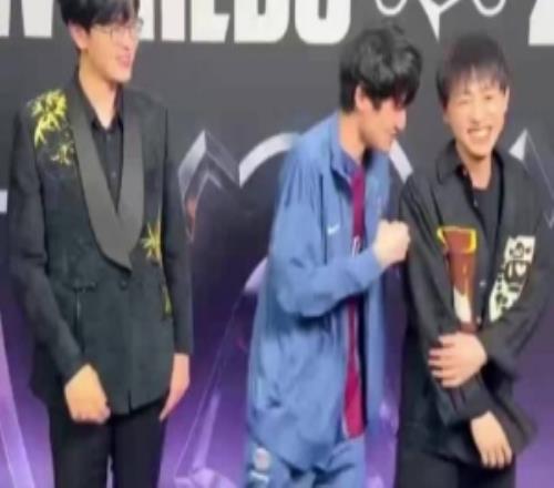 Karsa：只能說ssm和jiejie大善人一個(gè)送我GEN，一個(gè)送我hle