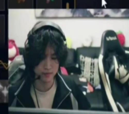 煥峰：最強(qiáng)的ad有Ruler和Gumayusi！別uzi了，我沒和uzi對過線！