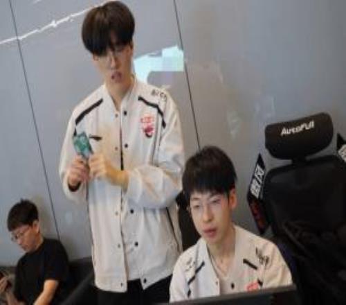 务必留下Kael!数据网站显示AL下路双人组合同到期