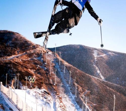 《時代》雜志封面人物丨谷愛凌：席卷全球的自由式滑雪明星
