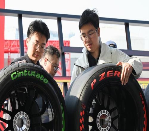 將F1的流量變?cè)隽浚虾５摹叭烷T時(shí)刻”