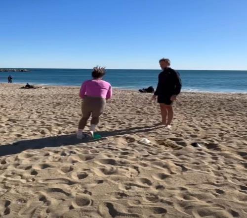 鄭欽文團隊發(fā)布最新訓練視頻，網(wǎng)友質(zhì)疑澳網(wǎng)又是被贊助商逼迫參賽