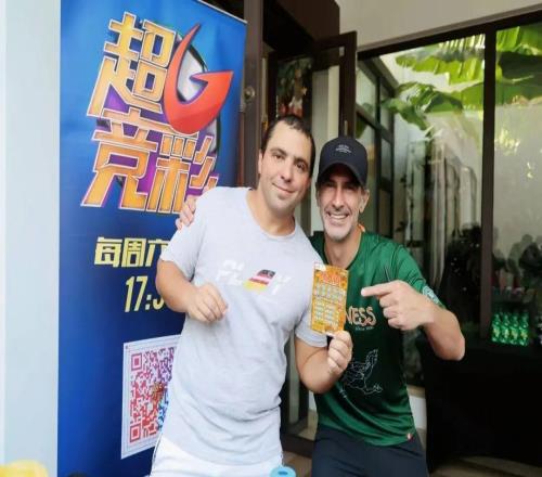 揮拍迎新，友誼之約“五星運(yùn)動(dòng)匯圣誕之約”2025上海國(guó)際網(wǎng)球俱樂(lè)部邀請(qǐng)賽圓滿(mǎn)落幕