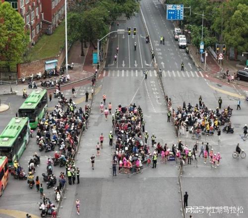 別總困惑！馬拉松不是道德展覽館
