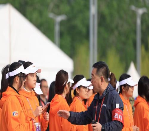 自備飲料裁判、終點(diǎn)主裁，251名裁判守護(hù)北京半馬