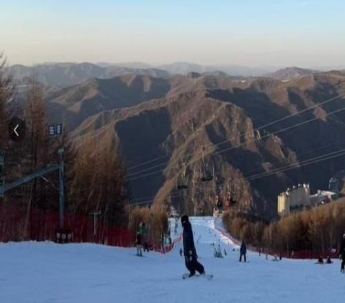 米蘭冬奧會(huì)圣火點(diǎn)燃，國(guó)貨滑雪服率先“出圈”