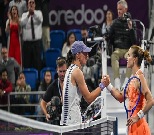 爭議球引發(fā)口水戰(zhàn)！斯瓦泰克強(qiáng)調(diào)不清楚，薩卡里反駁說能覺察到