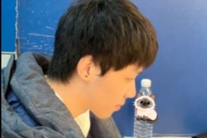 即將對(duì)戰(zhàn)IG，BLG分享選手賽前在休息室視頻：補(bǔ)充熱量ing