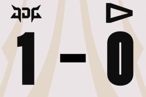 鈍刀割肉！GALA伊澤瑞爾+Vampire卡爾瑪打穿下路JDG贏首局