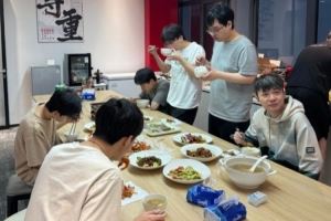 JDG快遞小哥分享選手用餐照片讓我來一筷子