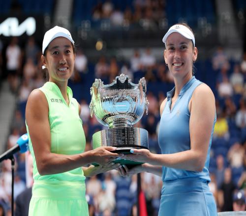 淚目！37歲張帥澳網(wǎng)奪冠創(chuàng)奇跡+身披國旗慶祝：媽媽觀戰(zhàn)眼眶含淚