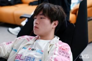 BLG分享照片：收假第一天，大家以賽代練，努力調(diào)整至比賽模式