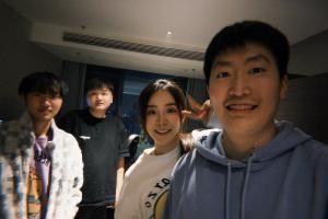 管澤元余霜夫妻曬出照片：在江西與YagaoKnight一起打LOL組排