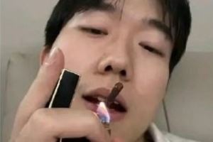 神志不清了Missing深夜發(fā)布懟臉抽煙自拍隨后立刻刪除