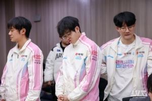 BLG發(fā)布戰(zhàn)勝JDG賽場(chǎng)返圖：已有酣暢，更求從容