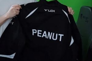 S7已過(guò)去太久小花生收到并且穿上印有"Peanut"ID的T1隊(duì)服