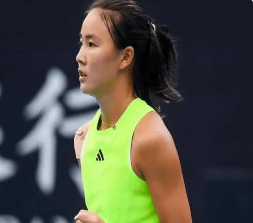 袁悅決勝盤好牌打爛無緣正賽，鄭欽文險(xiǎn)勝邦女郎被調(diào)侃贏得不漂亮
