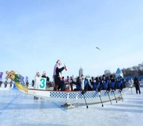 “打出溜滑”火出圈！網(wǎng)友：東北人的胯骨軸自帶穩(wěn)定系統(tǒng)