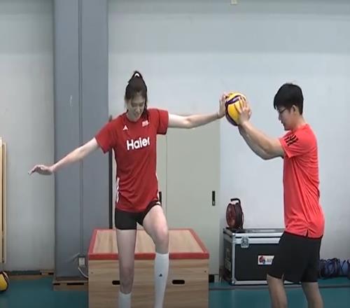 中國女排五大主力歸隊曝光！李盈瑩康復(fù)訓(xùn)練，只待朱婷回歸