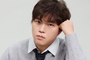 BLG發(fā)布選手校園風(fēng)寫真：下課鈴響了，一起去小賣部嗎