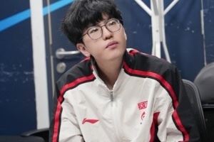 塔大哥手下的太重了！Jiejie兩局慘遭Tarzan完爆全場(chǎng)僅收獲467尷尬戰(zhàn)績(jī)