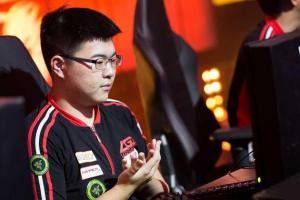 網(wǎng)友控訴韋神欠債：玩石頭剪刀布一把最高10w，打牌欠了1000w！