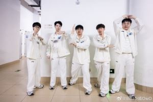 戰(zhàn)勝TES后Wei發(fā)布隊伍合影：首勝，兄弟們繼續(xù)加油！