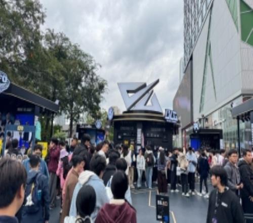 媒體人分享IG和BLG活動現(xiàn)場：排長隊要這倆打決賽拳頭嘴都能笑歪