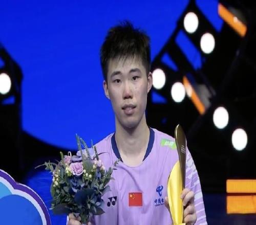 翁泓陽20戰勝林俊易，獲得中國羽毛球大師賽男單冠軍