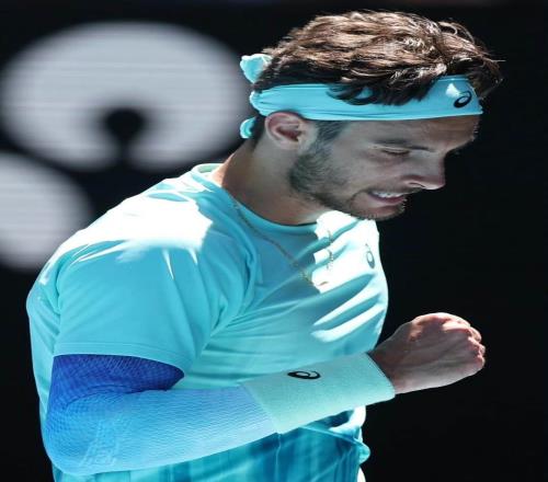 去年紅土四大賽全四強，今年高開低走早早游！