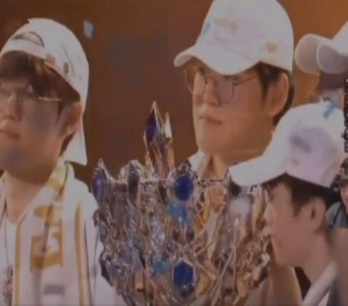 Bang：我一直都在等待超越我職業(yè)生涯的ADC那個人在T1就是珉炯